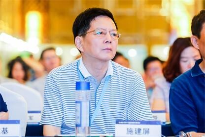 施建屏，現(xiàn)任中國印刷技術(shù)協(xié)會柔性版印刷分會秘書長