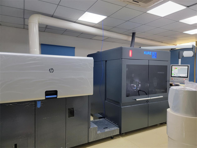 福雅引進(jìn)的HP Indigo 6900數(shù)字印刷機(jī)和庫(kù)爾茲數(shù)字燙金設(shè)備.png