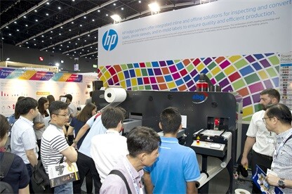 AB Graphic在HP Indigo展臺(tái)上展示設(shè)備
