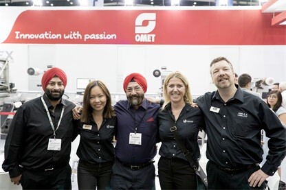 歐米特印度代理Weldon Celloplast公司Kanwardeep Sahni、Labelexpo項(xiàng)目Jade Grace與Lisa Milburn、Weldon Celloplast公司Harveer Sahni與《標(biāo)簽與貼標(biāo)》Andy Thomas