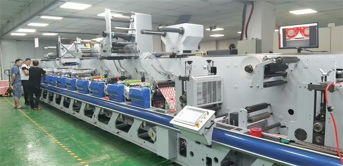 高達印務(wù)最新投資的煒岡ZJR350 12色機組式柔印機.jpg