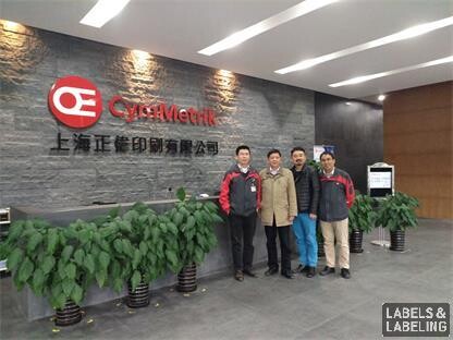 施建屏在上海正偉印刷有限公司考察（左二）