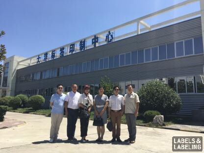 西安大洋合影，從左到右西安海焱總經(jīng)理楊瀟，西安大洋總經(jīng)理姜雷波，李春杰，邱曉紅，深圳瑞邦的常務(wù)副總唐光禮