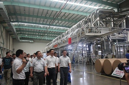 嘉賓參觀浙江冠豪現(xiàn)代化的工廠