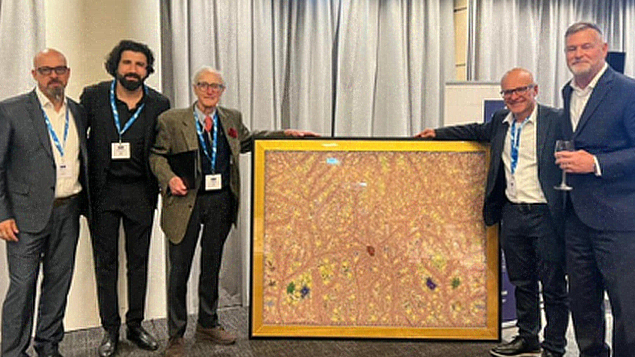 CRG主席在AWA峰会慈善拍卖会上竞得拍品